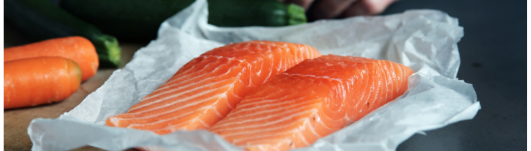 Saumon, poissons gras, acides gras oméga-3 essentiels aux yeux.