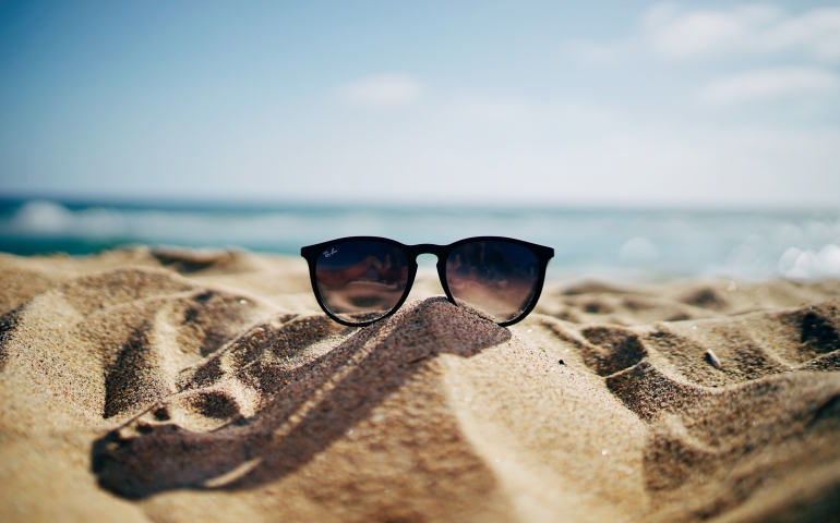 Comment trouver les lunettes de soleil parfaites pour vos yeux cet été ? 